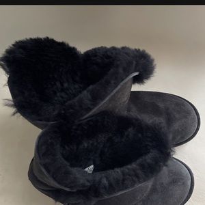 Ugg Boots- black classic short